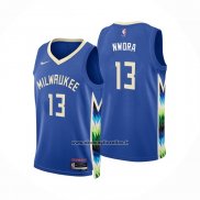 Maglia Milwaukee Bucks Jordan Nwora #13 Citta 2022-23 Blu