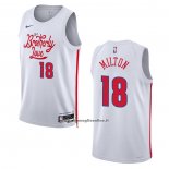 Maglia Philadelphia 76ers Shake Milton #18 Citta 2022-23 Bianco